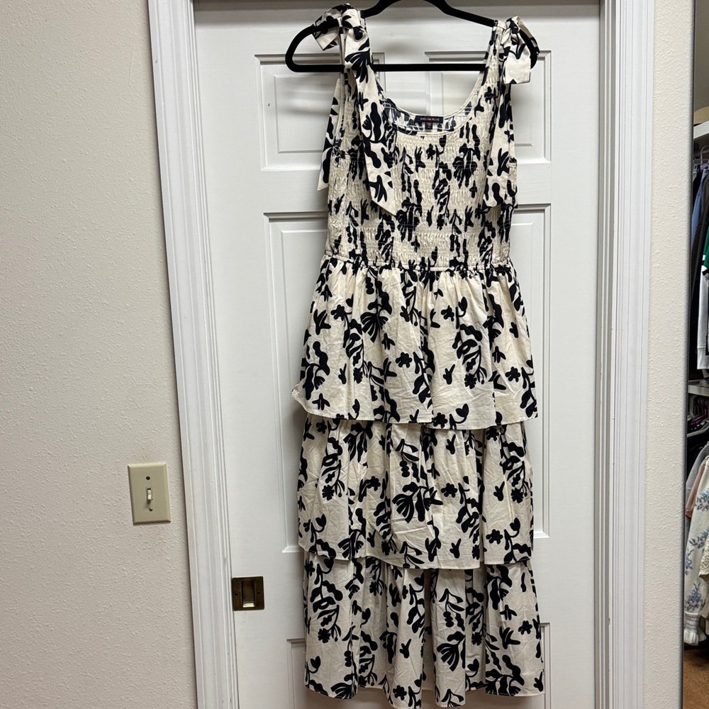 Skies Are Blue Cream and Black Leaf Print Maxi Dress